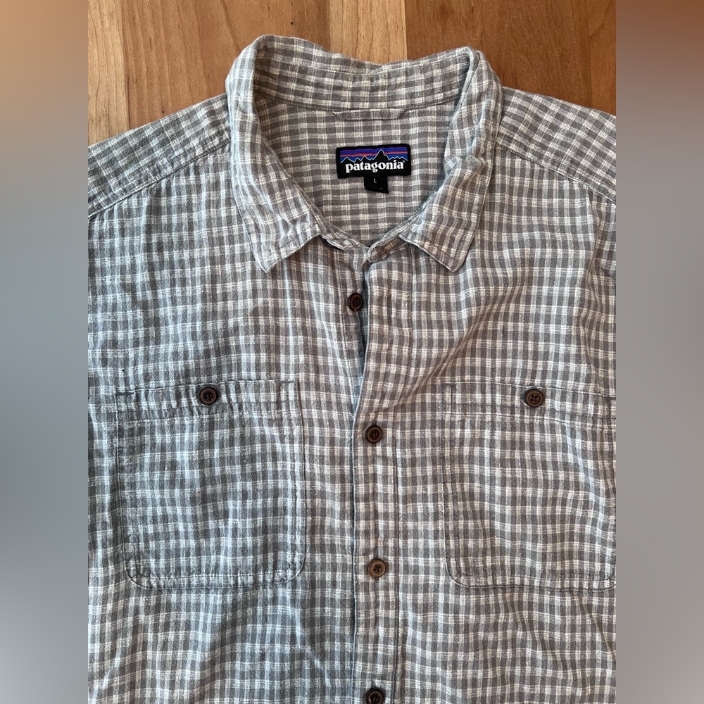 Patagonia Men's Gray Plaid Button-Up Shirt